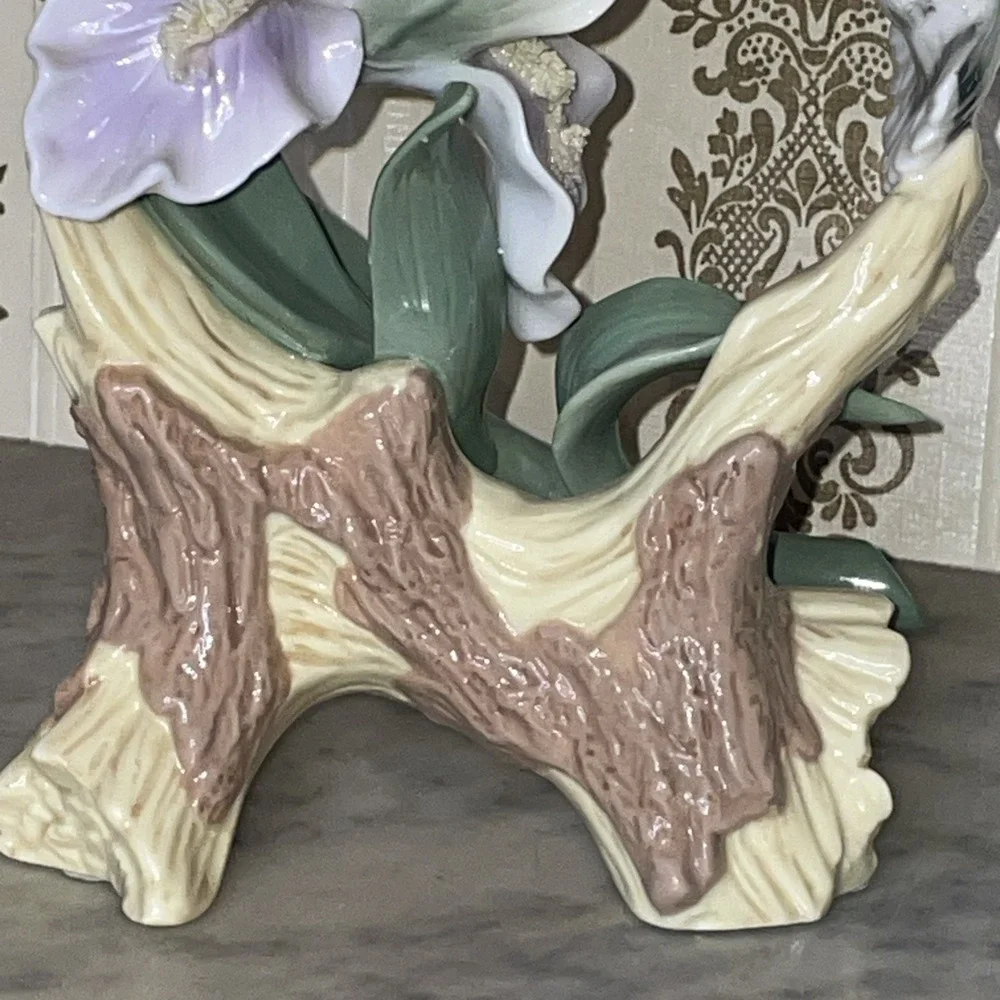 VTG Beautiful Hand Painted Purple Porcelain Iris & Green Hummingbird‎ Figurine